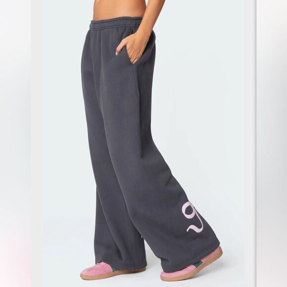 Edikted Bonney Bow Detail Sweatpants - Picture 6 of 9